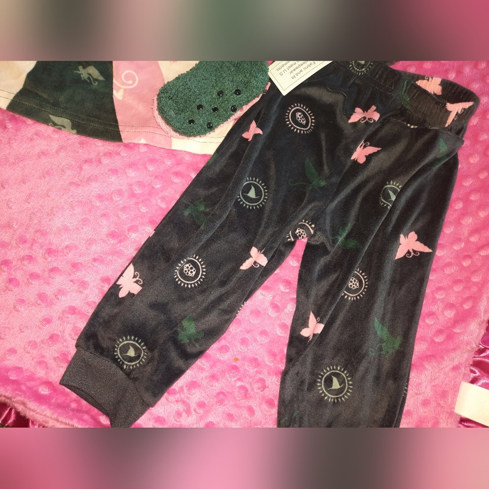 Pink and Green Wicked Pajama Set with Socks💚🩷 - Picture 8 of 8